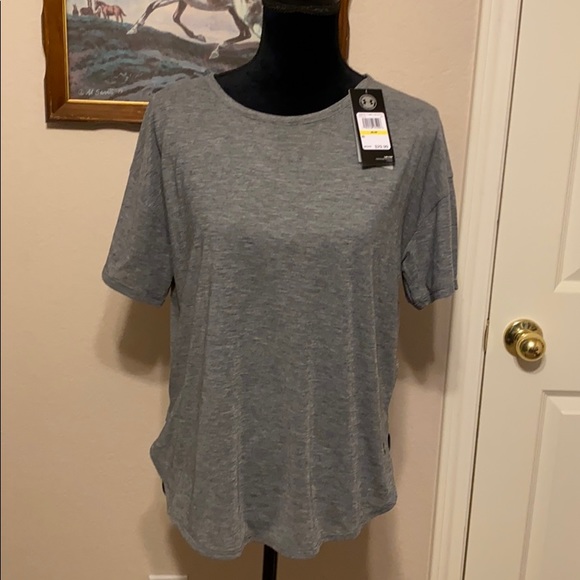 Under Armour Tops - Under Armor Workout Top